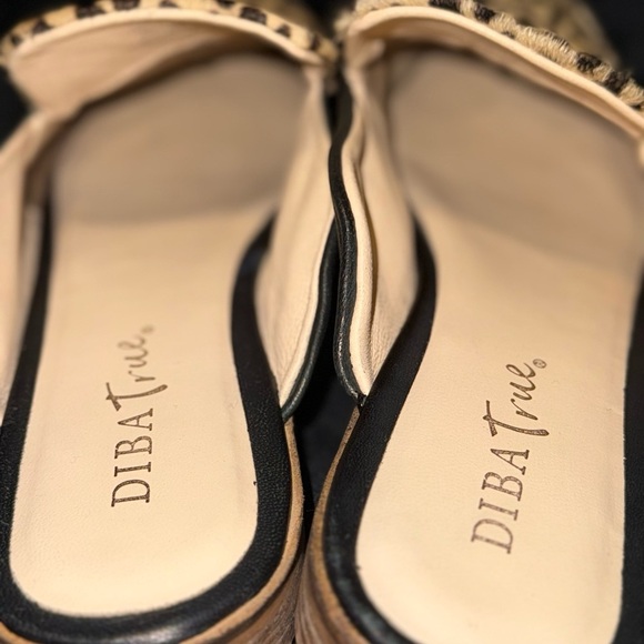 Sleek Brown and Black Mules with Pointed Toe - Picture 6 of 12